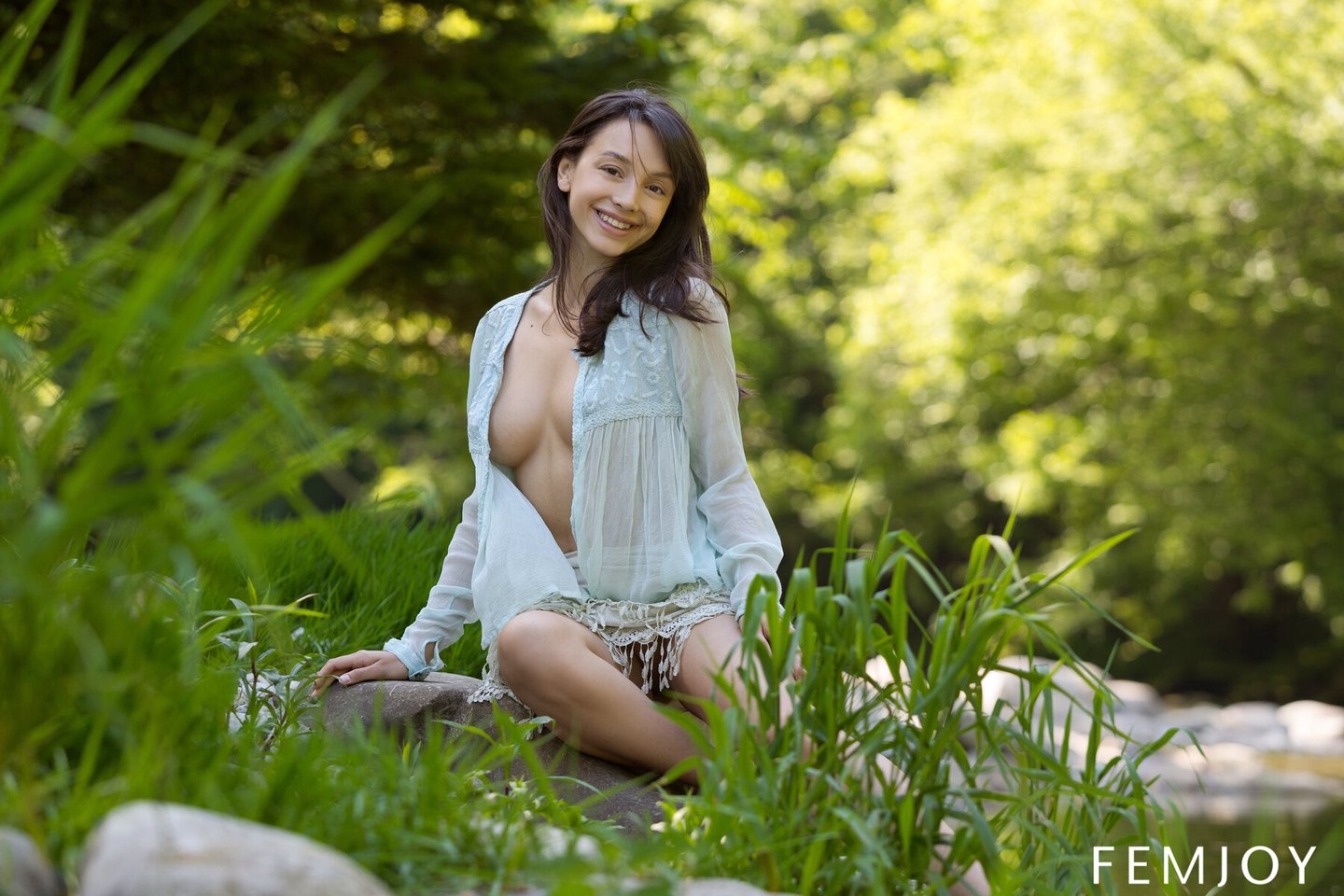 Gorgeous Olivia Linz Having Fun Posing Naked Outdoors In A Park Photos