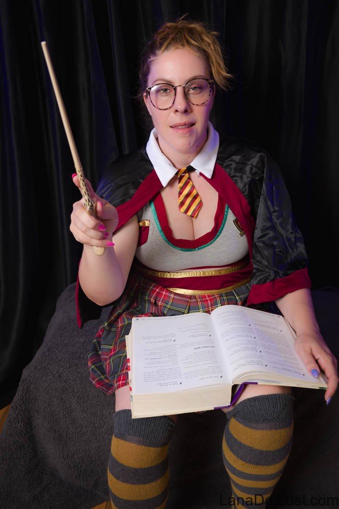 Harry Potter Fan Lana Del Lust Showing Her Tits And Ass Photos