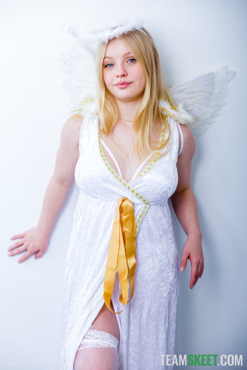 Angelic Kylie Shay Wearing Lingerie Giving Damon Dice A Nice Titjob Photos