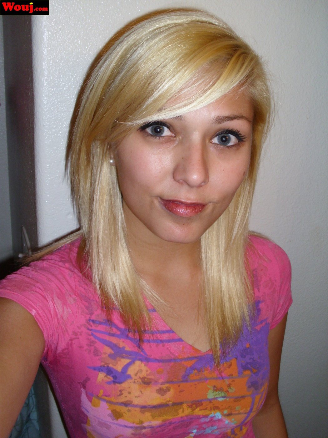 Hot Blonde Amateur Babe Exposes Her Fine Ass In Lingerie In Her First Photo Photos