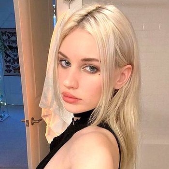 Brey Sword Babe Page Watch This Adult Model On Freeones