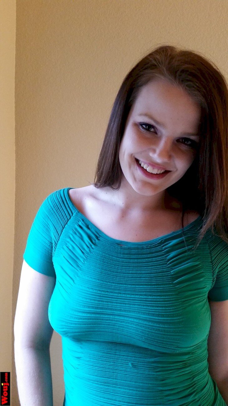 Beautiful Babe Teasing With Her Nice Body In A Tight Dress Photos
