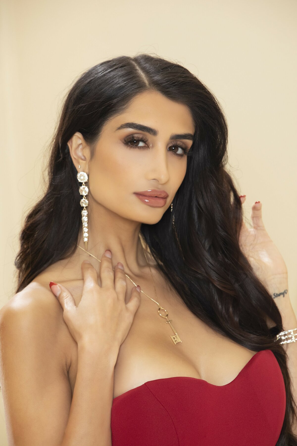 Slender Brunette Mia Ventura Teasing With Long Legs And Shaved Pussy Photos