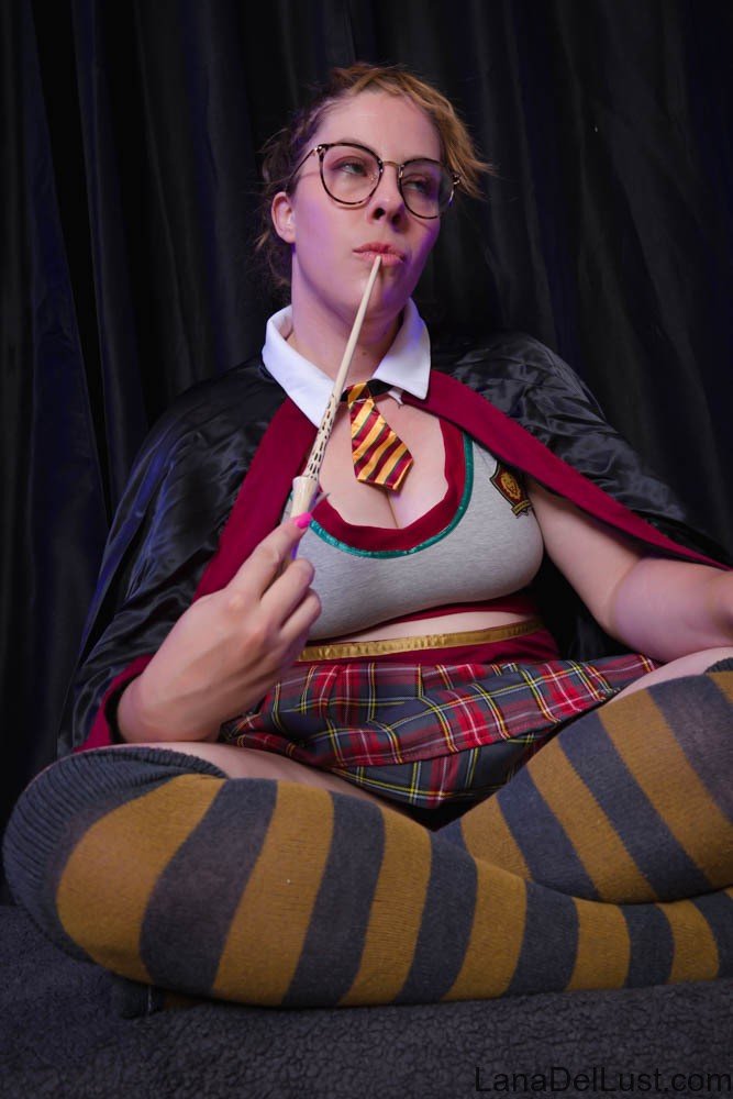 Harry Potter Fan Lana Del Lust Showing Her Tits And Ass Photos