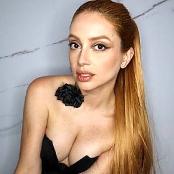 Get 4 Leticia Plum Free Stripping And Nude Links At FreeOnes