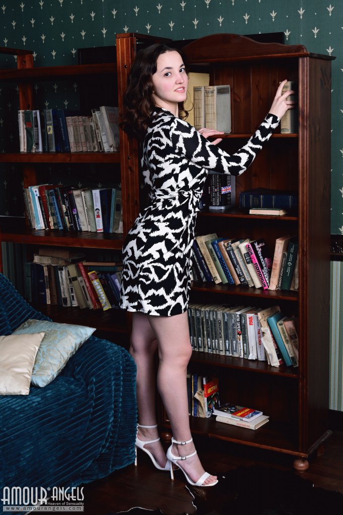 Nerdy Girl Maribella Loves Reading And Posing Naked With Her Books Photos