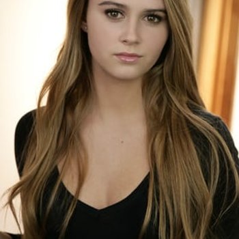 Courtney Baxter Babe Page Watch This Actress On Freeones