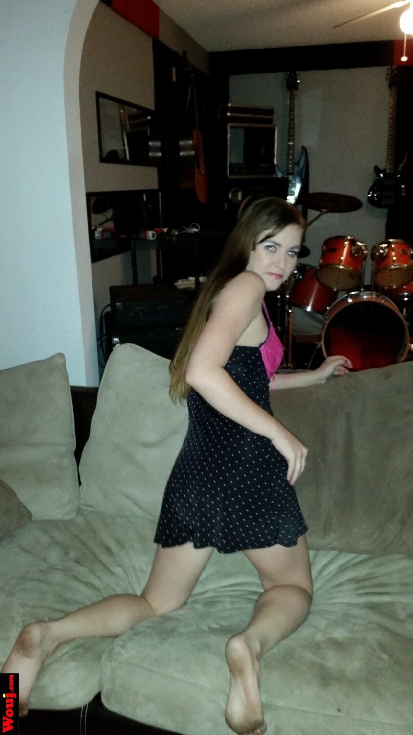 Hot Brunette Girl Showing Her Nice Butt While Posing Photos