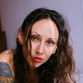 Atomic Suicide Babe Page Watch This Centerfold On Freeones