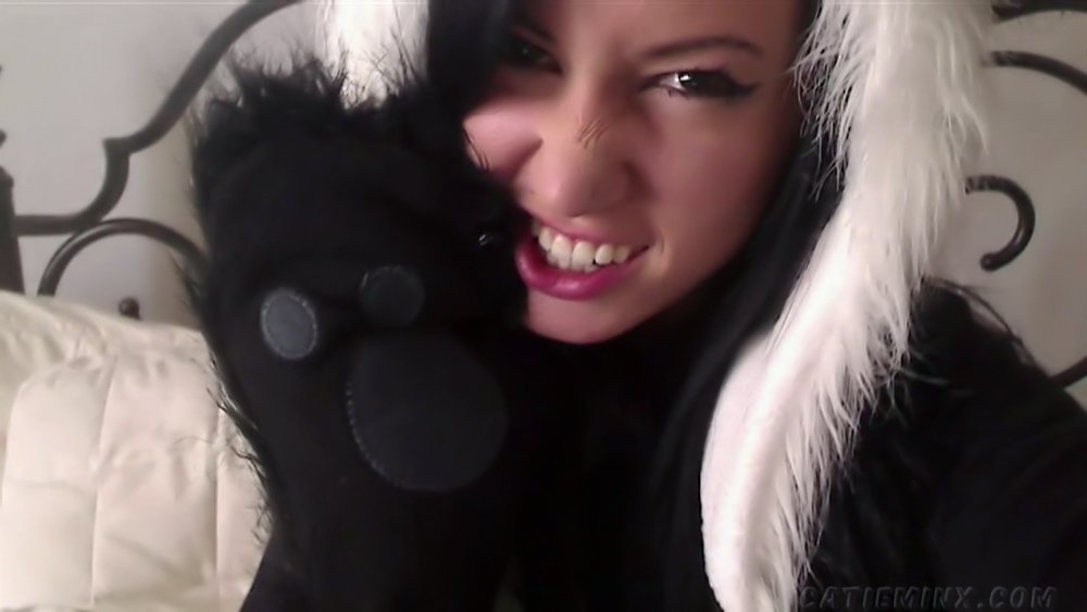 Catie Minx Showing Her Pussy Complete With Shaving Rash Photos