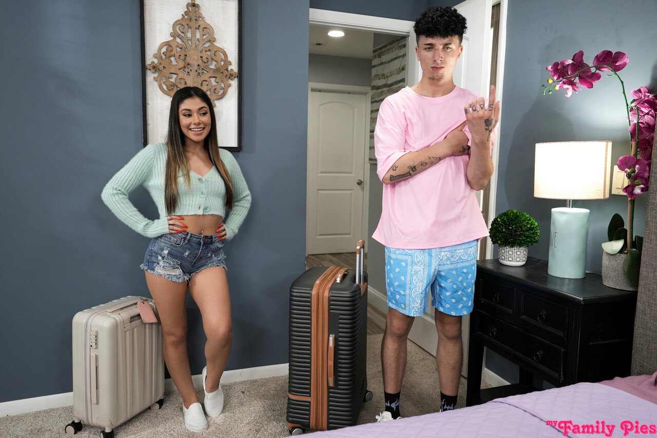 Brunette Xxlayna Marie Moans During Rough Sex With Ethan Seeks Photos
