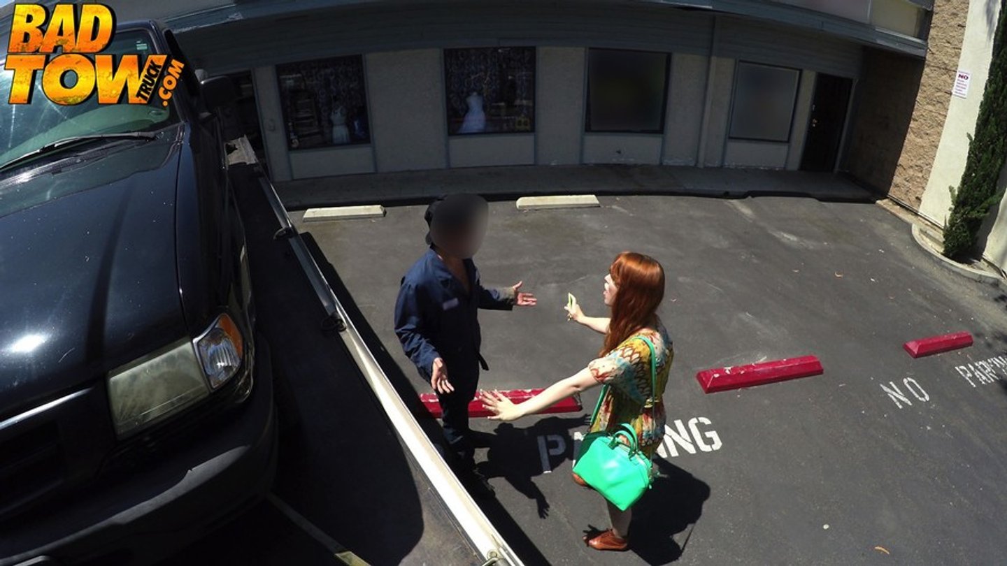 Stranded Gwen Stark obciąga faceta od holownika