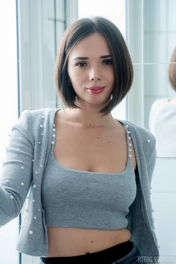 Short haired Eve Sweet fucks herself with vibrator - 0021-01_1200