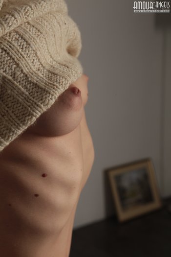 Hot young girl Nora Pace shamelessly strips in studio to shady photographer - 0014-09