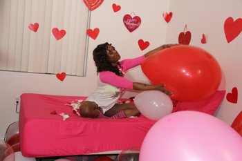 Ebony hottie Kassey Starr showing off her nice figure - 000002