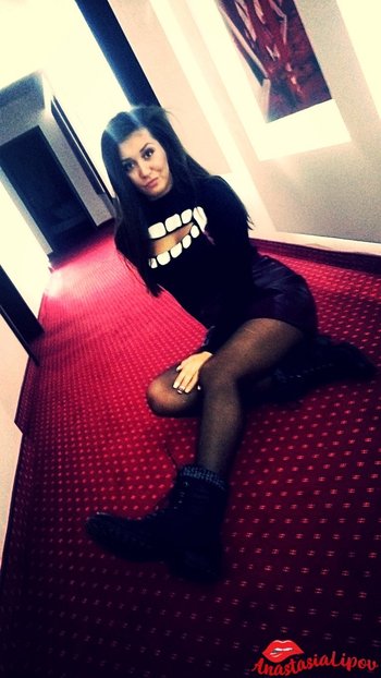 Good looking girl Anastasia Lipov teasing with her sexy curves - 000006