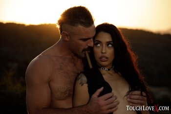 Vanessa Sky gets her pussy screwed on a motorcycle - Vanessa-Sky-Fucking (4)
