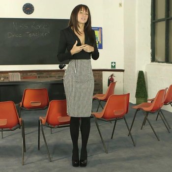 La splendida segretaria Tracy Rose mostra il suo corpo