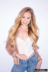 Lyra Louvel pulls down her Jeans for a black Dong — 1