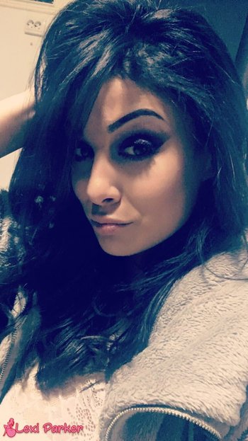 Hot babe Lexi Parker shares her selfies with her adoring fans - 000013
