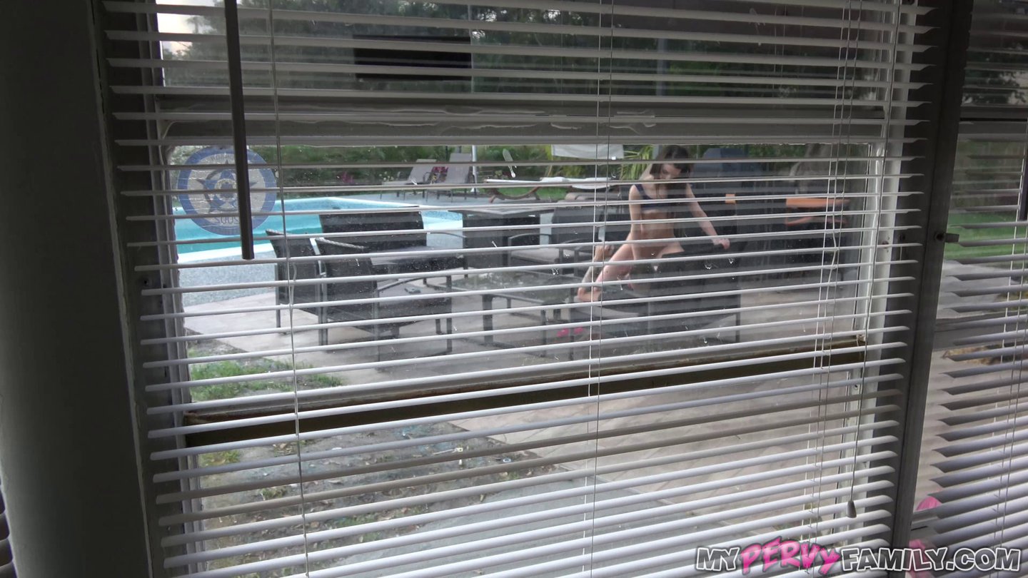 Wspaniała Farrah Valentine przesuwa penisa w górę i w dół