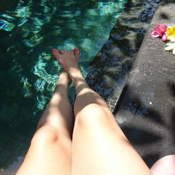 Gorgeous girl Elite Rose showing her feet by the pool - 000009