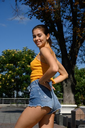 Kinky girlfriend Alissa Foxy loves showing her tits and pussy in public