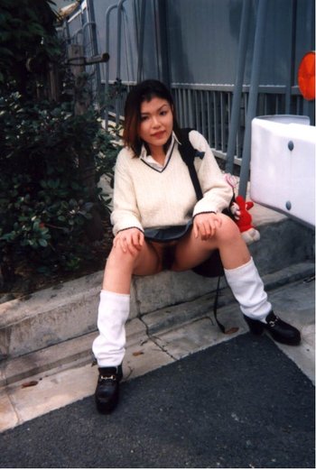 Wasteland-BDSM-Schoolgirl-Dildo(1)