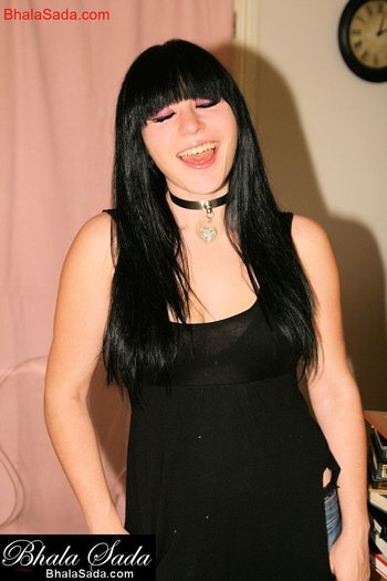 Pretty brunette chick loves posing fully clothed - 000014