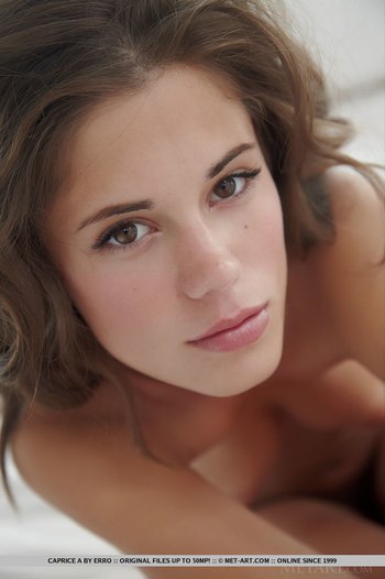 Little-Caprice-sexy-posing(9)