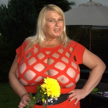 Samantha Sanders sat down showing huge Baps