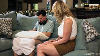 Rachael-Cavalli-a-gooner-like-his-stepmom (04).jpg