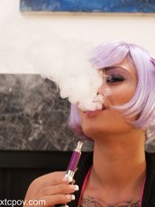 Horny chick Leilani Vega lets a friend cum all over her face — 2