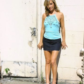 Sexy Girl Melanie Walsh posing in the Sun