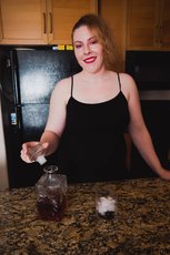 Curvy babe Lana Del Lust showing her tits and ass in the kitchen — 1