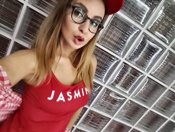 Nerdy chick Christa Flare showing off her sexy curves - 000012