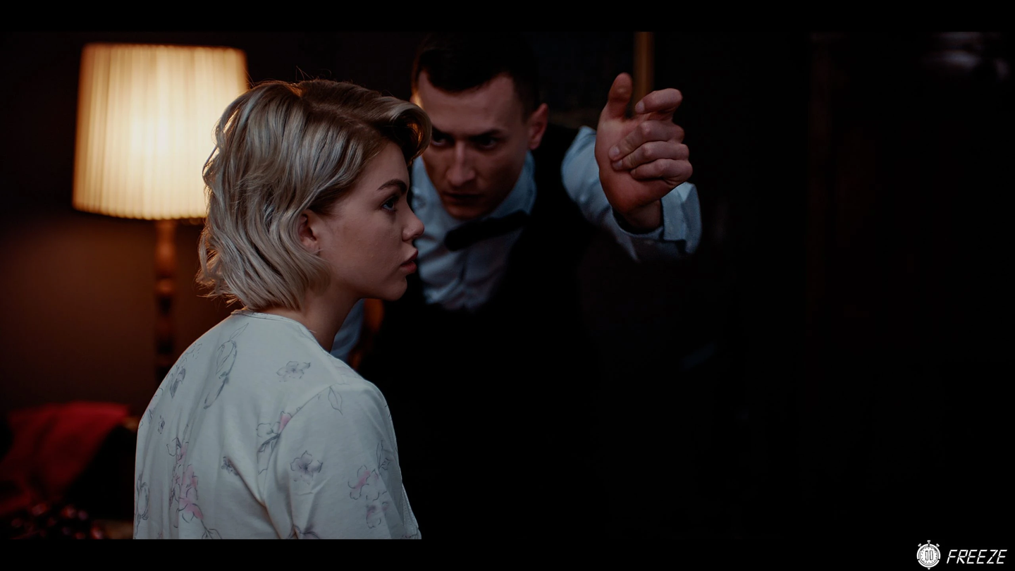 Ashby Winter i Charlie Dean uprawiają ostry seks