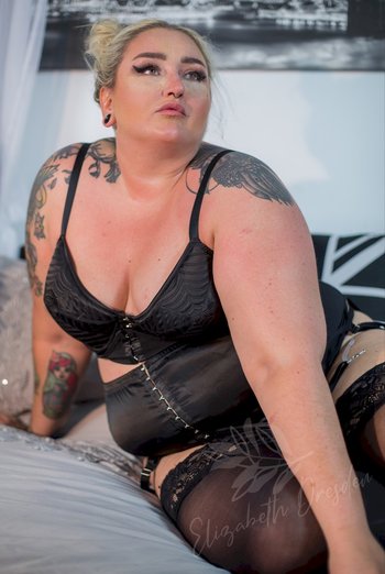 Sexy BBW Elizabeth Dresden takes off her black lingerie while posing