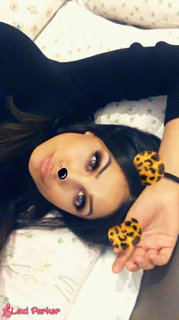Cute babe Lexi Parker opens up her private selfies and shares them with you - 000004