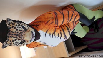 Solo hottie loves posing in her tight tiger outfit and green tights - 000007