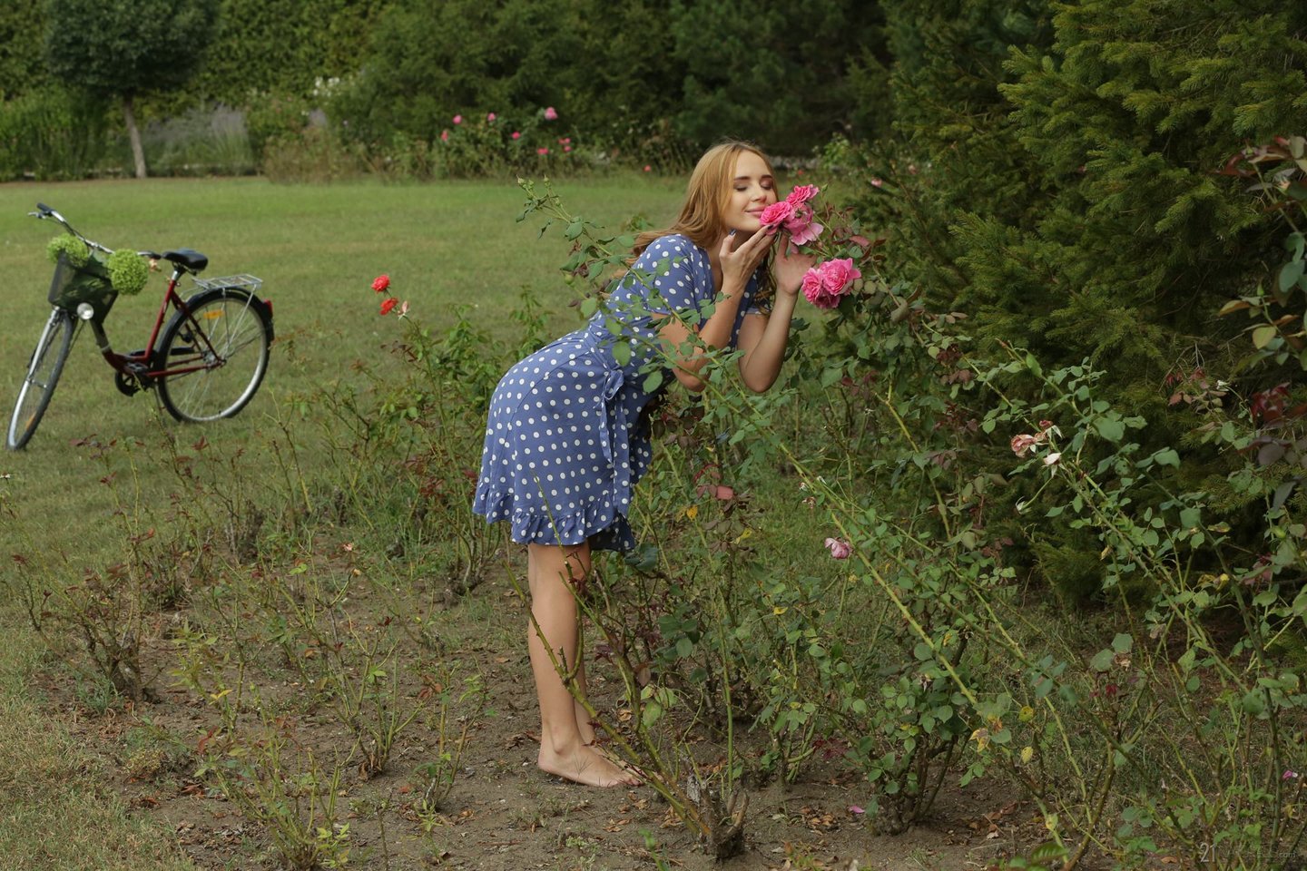 Niegrzeczna dziewczynka Kaisa Nord bierze dużego kutasa w swoją mokrą cipkę