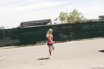 Runaway Piper Perri gets fucked by a Bounty Hunter - Piper-Perri-hardcore-porn(1)