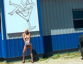 Blonde MILF Marie Wadsworthy goes to the park with her buttplug - 000012.jpg