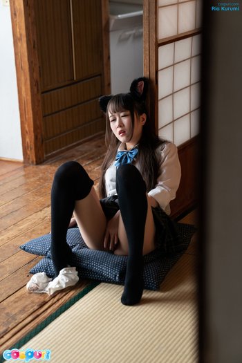 Ria Kurumi masturbates alone in a cute cosplay outfit 007