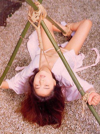 Wasteland-BDSM-Close-Up-Bondage(1)