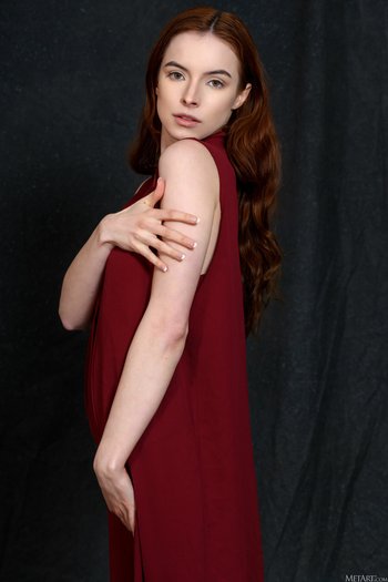Sexy redhead babe Loren Sun strips naked exposing shaved snatch - 0013-01_1200.jpg