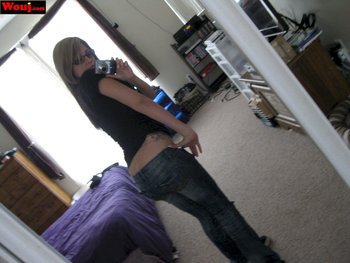 Nerdy babe taking pictures of her sexy curves - 000002