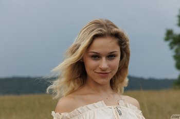 Sweet blonde babe showing off her natural tits - Jezebel Madd - Sweet blonde babe showing off her natural tits - Jezebel Madd 008