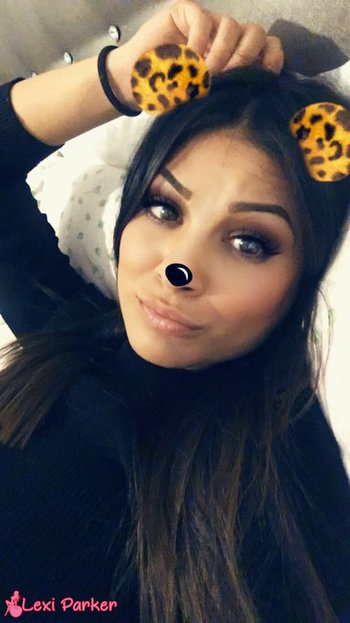 Cute babe Lexi Parker opens up her private selfies and shares them with you - 000003