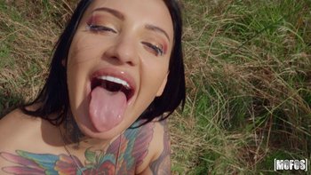 Adel Asanty seduces and fucks Stranger in the Park - Adel-Asanty-outdoor-sex(10)